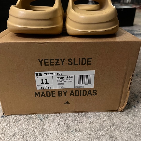 Yeezy slides  (11) - Picture 5 of 5